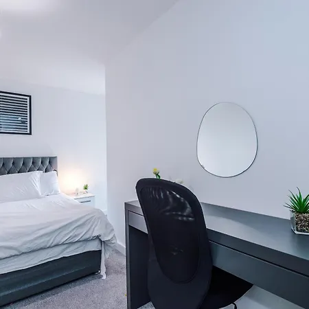 Charming Salford, Staycation, Wifi, Sleeps 5 Apartment