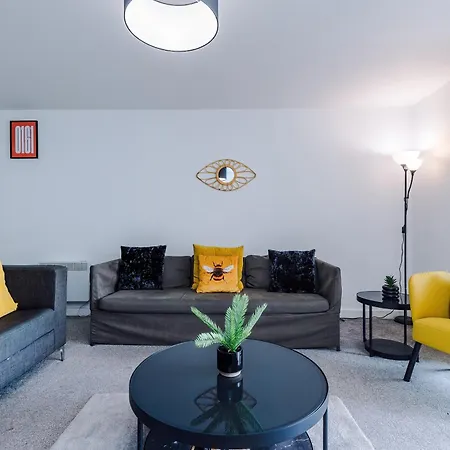 Charming Salford, Staycation, Wifi, Sleeps 5 Manchester