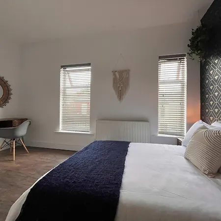 Spacious Victorian 5bedroom 5bathroom W Free Parking מנצ'סטר