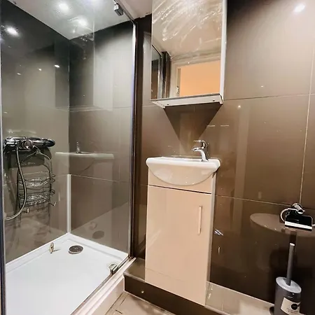 Spacious Victorian 5bedroom 5bathroom W Free Parking * מנצ'סטר