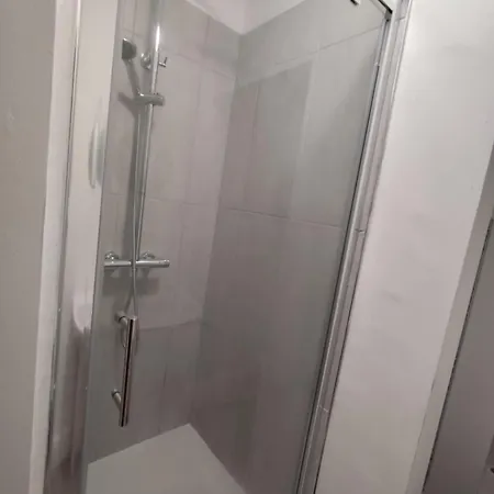 En-suite Double-bedroom In The Heart Of Salford Cr1 Perfect For Short 招待所