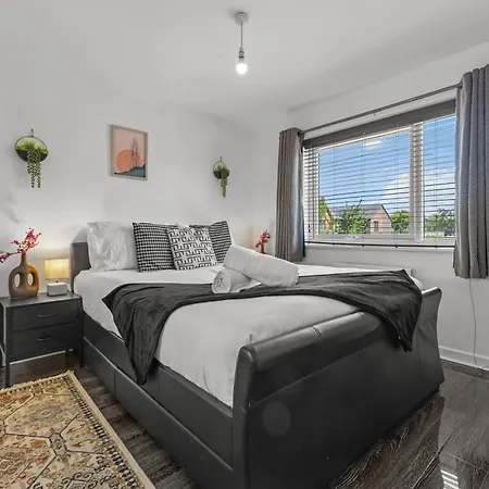 New Large Townhouse 3 Bedrooms 4 Beds And Parking Dom wakacyjny