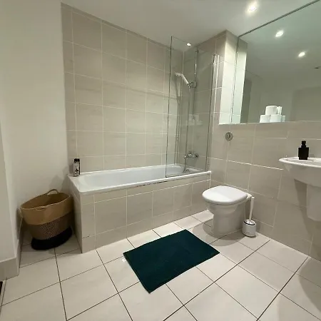 3 Bed Near Oxford Rd *