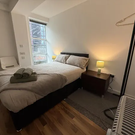 3 Bed Near Oxford Rd Апартаменты *