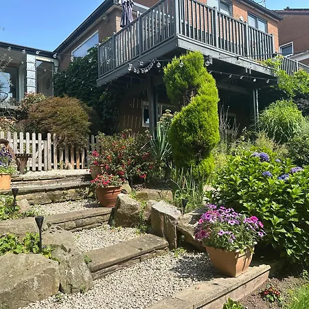 The Garden Apartment, Near Airport & *