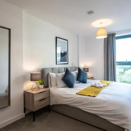 2-bed Flat In Sports Hub - Walk To Mufc & Cricket Daire