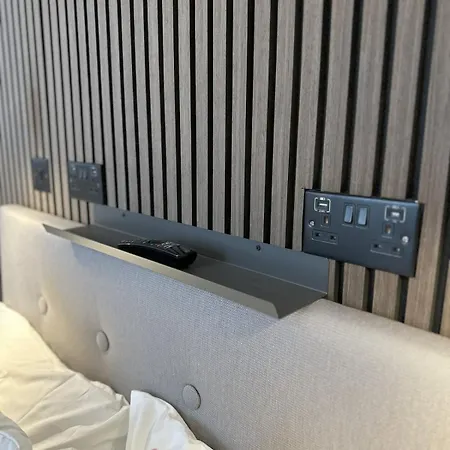 アパート Short Walk To Coop Live And Etihad Stadium