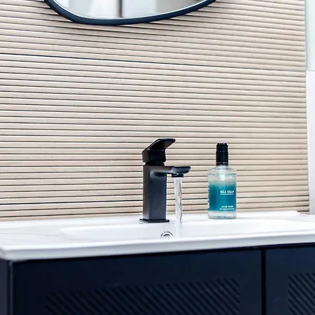 Sleeps 14 The Old Trafford Family Zen By Genesis Living Feriehus