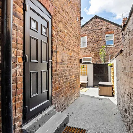 Feriehus Sleeps 14 The Old Trafford Family Zen By Genesis Living Manchester