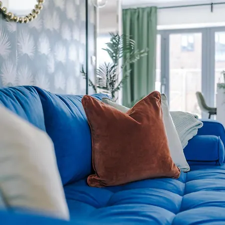 Stunning House By Purestay - 8 Beds With Free Parking