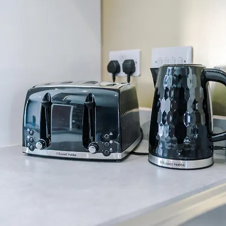 Stunning House By Purestay - 8 Beds With Free Parking Nyaraló Manchester