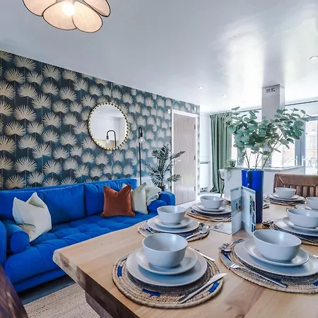 Stunning House By Purestay - 8 Beds With Free Parking