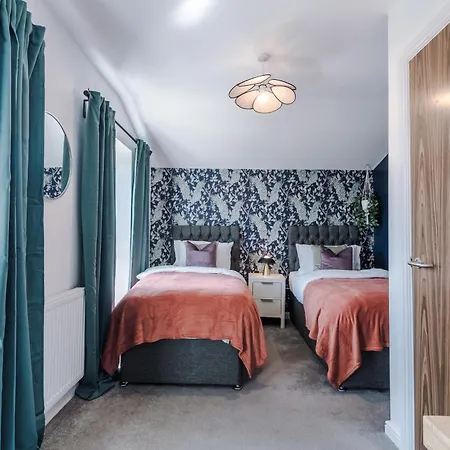 Stunning House By Purestay - 8 Beds With Free Parking * Manchester