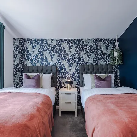 Nyaraló Stunning House By Purestay - 8 Beds With Free Parking Manchester