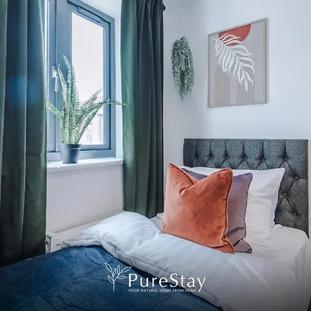 Nyaraló Stunning House By Purestay - 8 Beds With Free Parking *