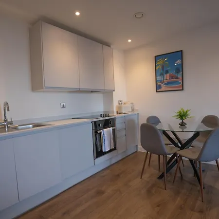 Luxury 2 Bed Penthouse Large Balcony Apartament