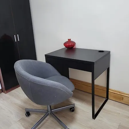 In 6 Minutes Drive To Victoria Station Homestay