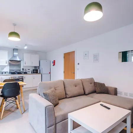 Apartment Stylish 2-bed Apartment, Sleeps 6, Free Parking *