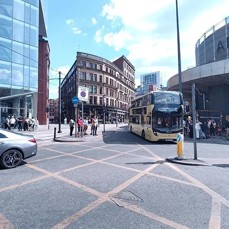 アパート Bee Cosy - Near Train Stations And Shopping Centre With Paid Private Parking, 500mbps Internet And Netflix *