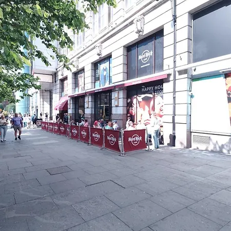 Bee Cosy - Near Train Stations And Shopping Centre With Paid Private Parking, 500mbps Internet And Netflix マンチェスター