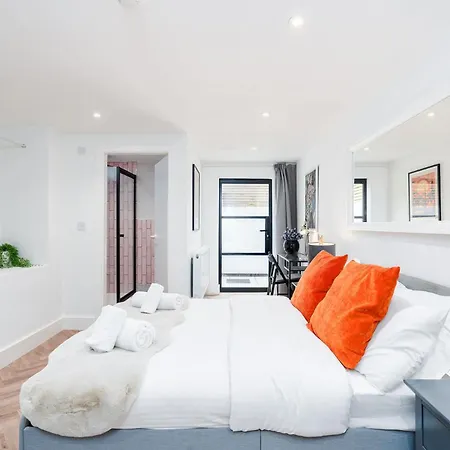 2 Bedroom, 2 Bathroom Apartment, Close To Mcr Centre *