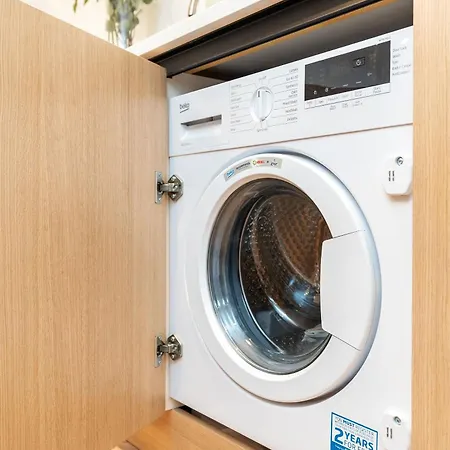 2 Bedroom, 2 Bathroom Apartment, Close To Mcr Centre Manchester