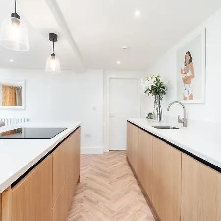 2 Bedroom, 2 Bathroom Apartment, Close To Mcr Centre *