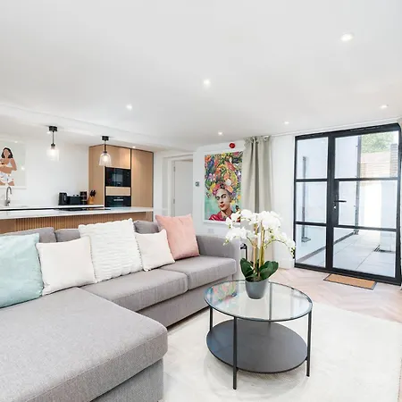 2 Bedroom, 2 Bathroom Apartment, Close To Mcr Centre Apartment *