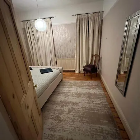 Hébergement de vacances Heaton Chapel Gem: 3bd Victorian Parkside *