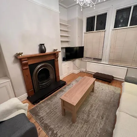 Heaton Chapel Gem: 3bd Victorian Parkside Hébergement de vacances Manchester