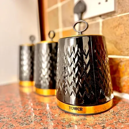 Full With Free Parking In Moss Bank, Crumpsall, Дом отдыха *