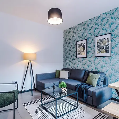 בית נופש Large 4br House, Sleeps 8, Parking, Full Kitchen, Ideal For Groups, Family, Contractors *