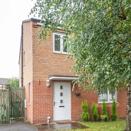 Chic 4bd Abode - Free Parking - Snooker Ferienhaus *