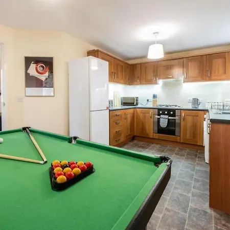 Chic 4bd Abode - Free Parking - Snooker Manchester