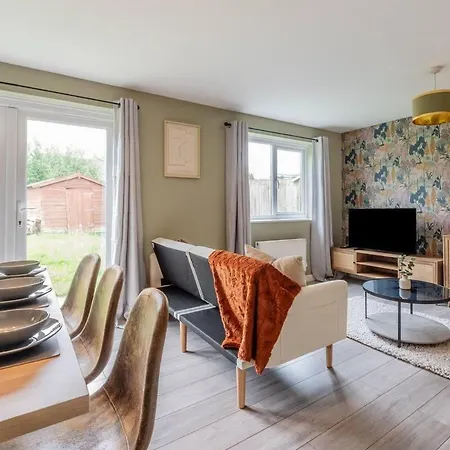 Chic 4bd Abode - Free Parking - Snooker Manchester