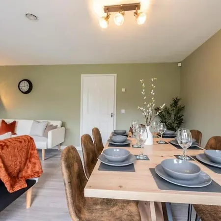 Chic 4bd Abode - Free Parking - Snooker * Manchester