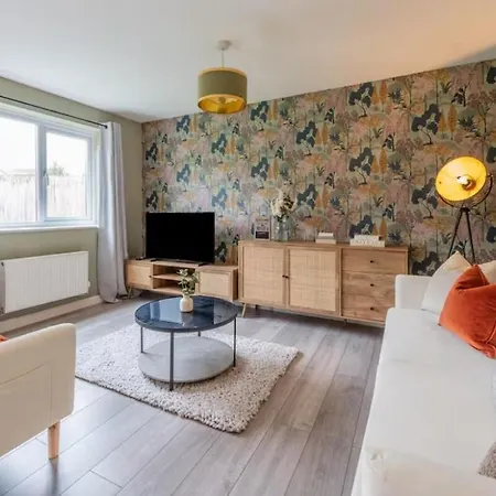 Chic 4bd Abode - Free Parking - Snooker Manchester