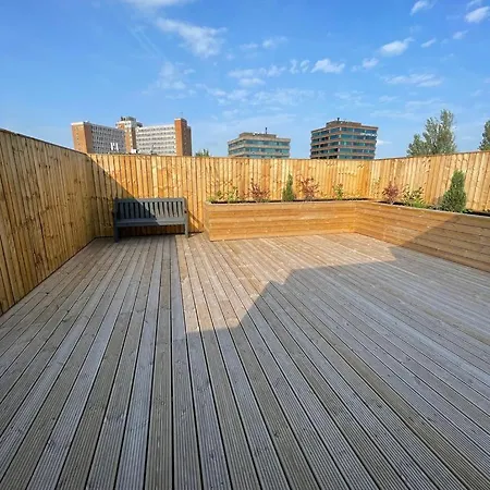 Apartament 2 Bedroom Flat By Eccles Station With Communal Rooftop Garden
