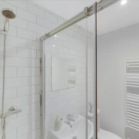 New 2br In Kinetic, Talbot Road Апартаменты