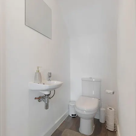 New 2br In Kinetic, Talbot Road Апартаменты *