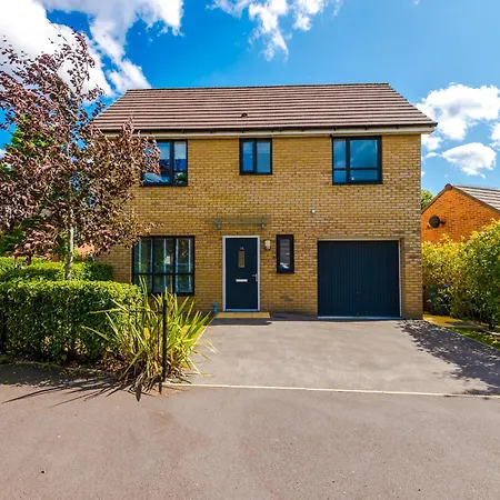 Stunning Riverside 3-bed By 53 Degrees In With Garden & Free Parking! *