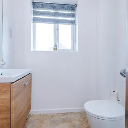 Villa Stunning Riverside 3-bed By 53 Degrees In With Garden & Free Parking! Manchester