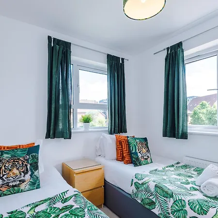 Stunning Riverside 3-bed By 53 Degrees In With Garden & Free Parking! Villa *