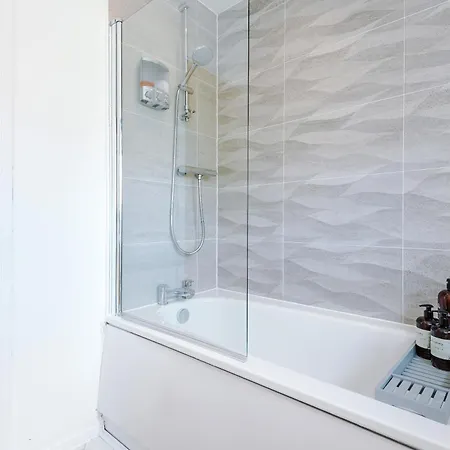 Stunning Riverside 3-bed By 53 Degrees In With Garden & Free Parking! Villa Manchester