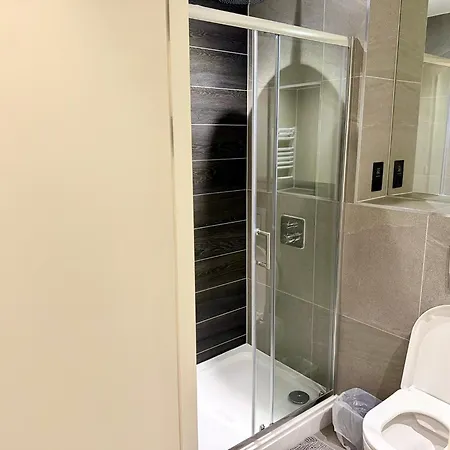 Elegant 2-bed 2-bath In With Balcony *