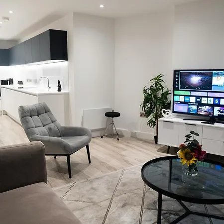 Modern 2 Bed Penthouse With Stunning Views In Center Апартаменты *