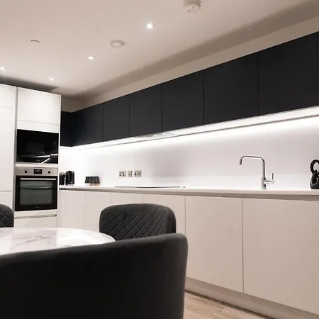 דירה Modern 2 Bed Penthouse With Stunning Views In Center *