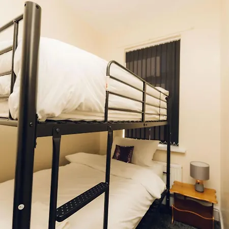 Апартаменты 2 Beds Suburb Nestled Nook *