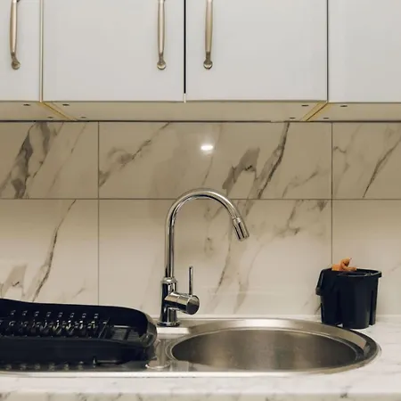 2 Beds Suburb Nestled Nook