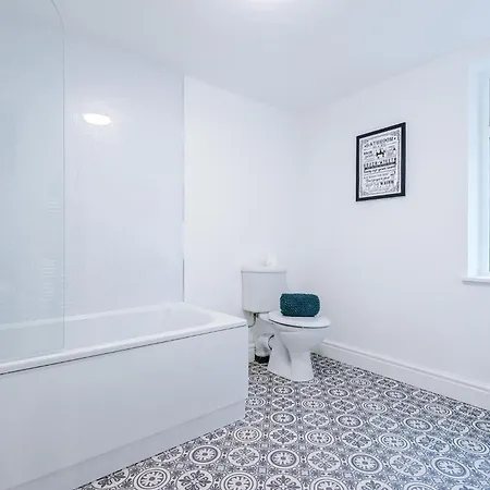 Stylish 3 Bedroom - Free Parking, Smart Tv, Sleeps 8 Feriehus Manchester